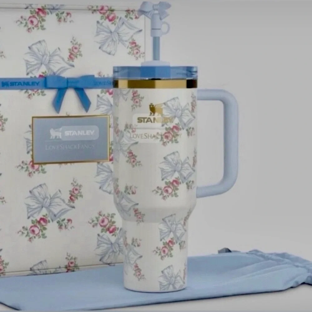 Stanley LoveShackFancy 40 oz  Tumbler in Rosa Beaux Blue Floral Límited Edition